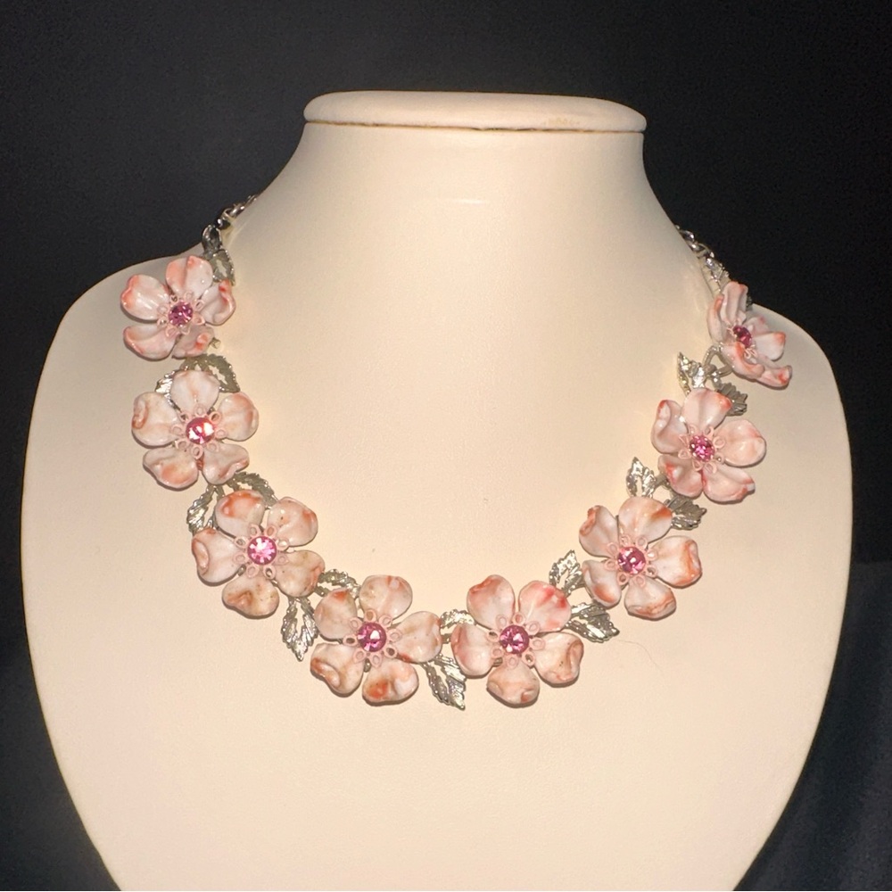 vtg  Lisner Dogwood Choker & Earrings